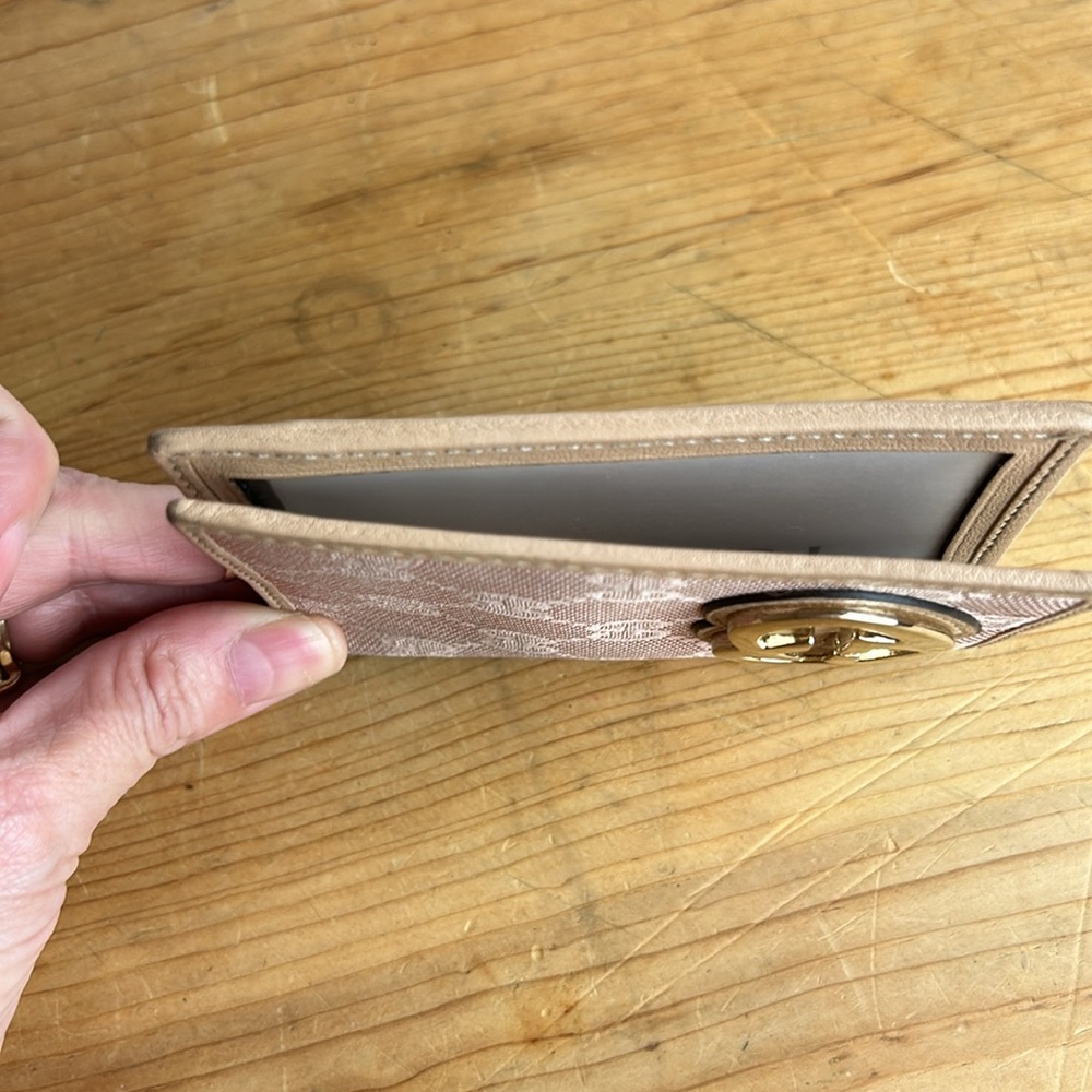 Gucci ID Holder - Picture 4 of 8